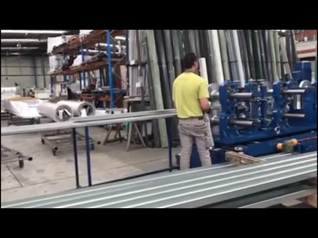 11KW主力Cの母屋は転がりま油圧/手動Decoilerの機械を形作ります