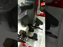 Красный аэродромный автопогрузчик нагрузки стороны двигателя дизеля машинного оборудования строительства дорог для перехода товаров деревянной трубы длинного video