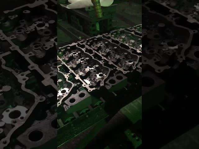 головка цилиндра главный номер 8981706170 частей двигателя дизеля 4хк1 4 цилиндра оголяет головку цилиндра Исузу головки цилиндра видео