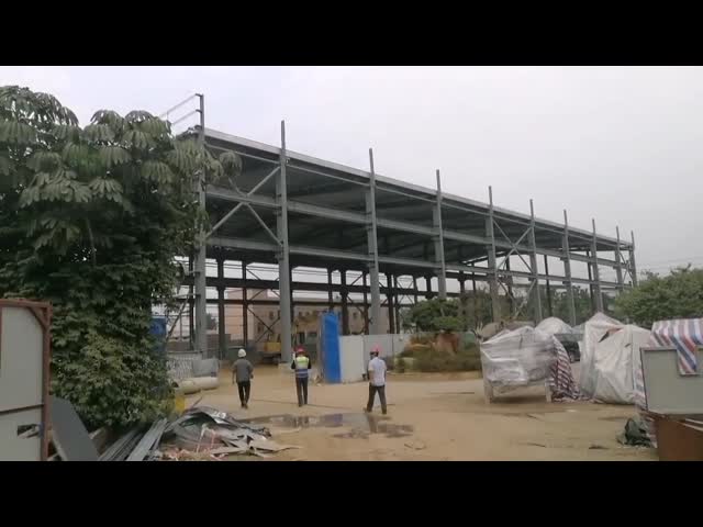 Сараи Recyclable картины красного цвета стальной структуры 5000㎡ мастерской/железного каркаса видео