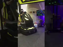 Реальность Vitual имитатора торгового центра белая VR участвуя в гонке управляя автомобилем video