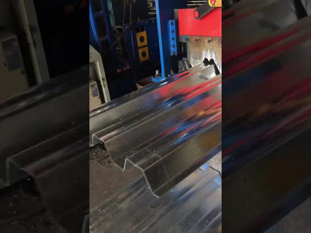 18 размера х 48 в сплаве 3105 гофрированный цвет предварительно окрашенный алюминиевый лист для кровельной и стеновой облицовки видео