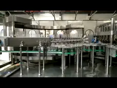 Carbonated автоматические выпивают производственную линию воды соды машины завалки делая и разливая по бутылкам video