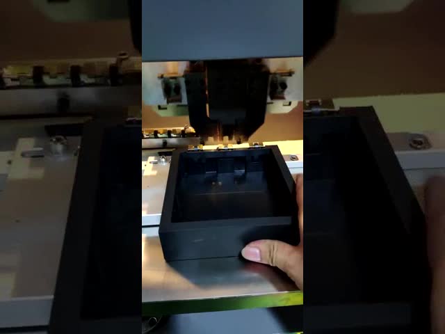 Стабилизированная коробка украшений делая машину, коробку торта делая машину малошумный видео