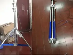 Установка высоты треноги стойки освещения нержавеющей стали легкая с гибкими рицинусами video