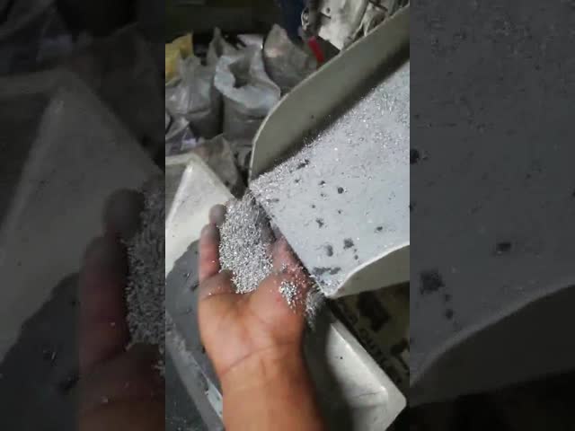 Деятельность сверхмощной медной емкости шредера 500КГ/Х кабеля машины гранулятора легкая видео