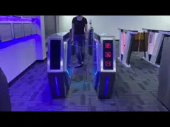 映画館のライトが付いている切符のManamentシステムが付いている2つの車線の折り返しの障壁の回転木戸