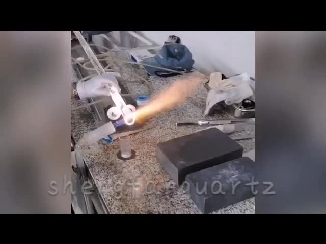 Химикат небольшого коэффициента теплового расширения тигля стекла кварца небольшого анти- видео