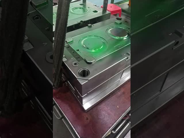 Инструменты впрыски автоматической рамки автомобиля пластиковые для создателя Китая автомобиля игрушки отливая в форму видео