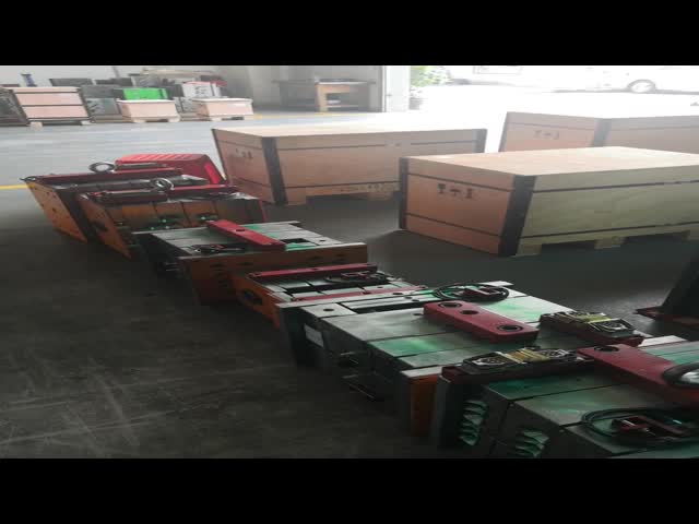 Custom 500000 Times Plastic Injection Tooling For PBT Plastic Housing video