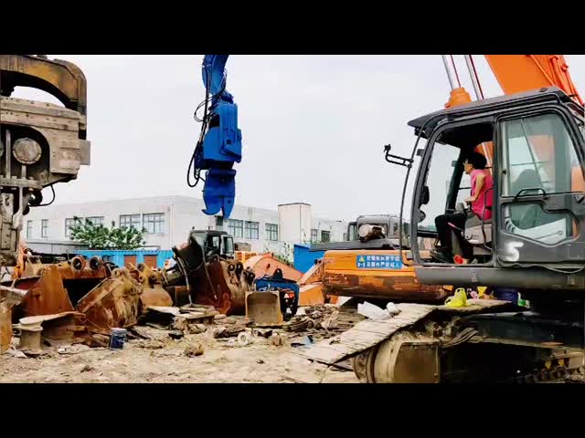 Установка панели солнечных батарей крана складывая водителя Vibro универсального видео