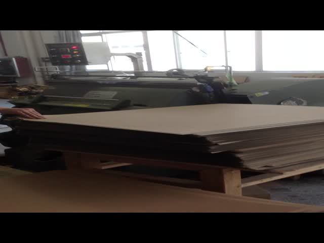 Бумага коробки 21kw 65m/Min пиццы сползая подшипника умирает резцы видео