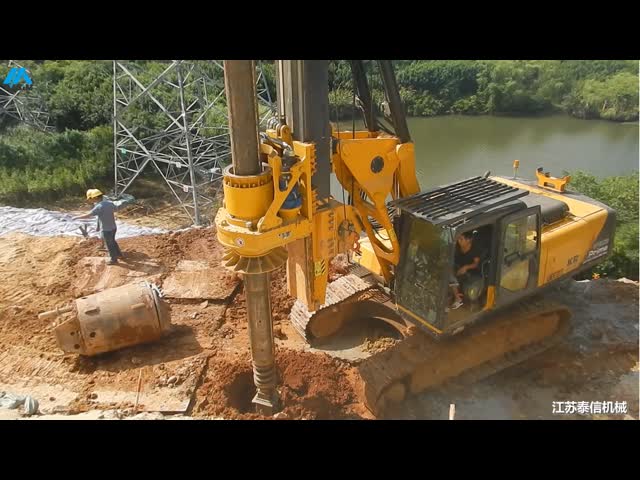 KR125M CFAの60 KNの油圧回転式積む装備機械は60 M/Minの速度の最高補助ウィンチ ラインを引っ張る。直径700のMm