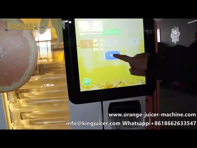 Аэропорт/станция метро свежо сжимали автомат апельсинового сока с стеклянным окном видео