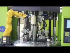 Сползать машину впрыски силикона структуры рельса жидкостную отливая в форму для медицинского воздушного шара video