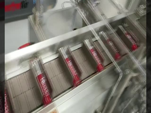 Картонажная машина для упаковки в небольшие коробки соответствует стандартам производства GMP видео