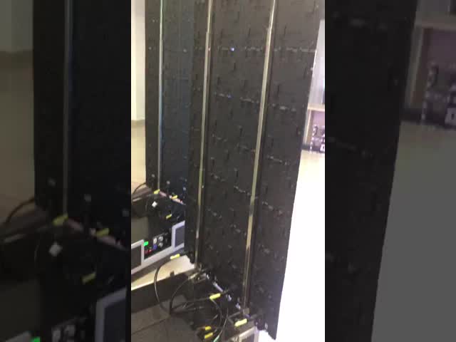 容易な折り畳み式の屋外のレンタルLED表示が段階のためのフレームの設計を取付けないP3.91は話す