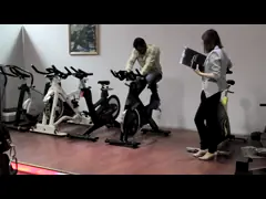 Смещать велосипеда разминки крытый задействуя предотвращает чувство Биомечникс эргономики реалистическое video