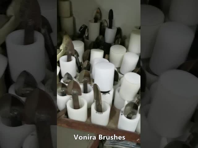 Щетка синтетического красного самого интересного учреждения порошка набора щетки макияжа 12PCS смешивая видео