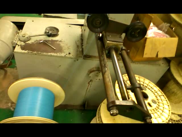ワイヤーは100mmの250mm巻く鉄ケーブル巻き枠をとる