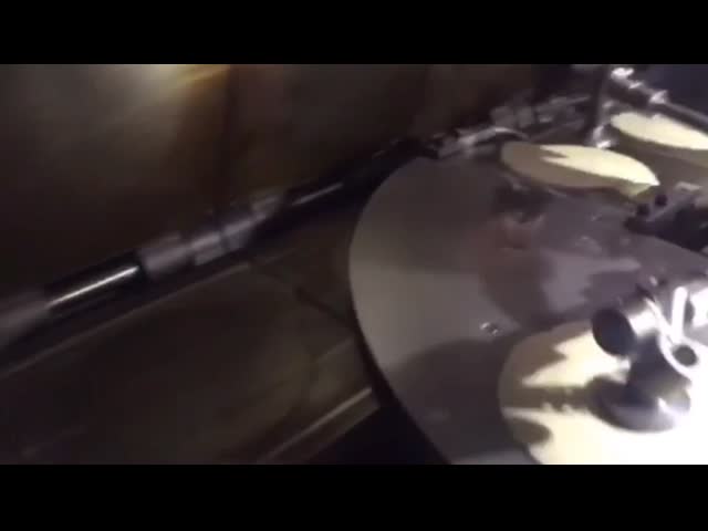 автоматическая машина конуса мороженого 3.37kw с потреблением 7-8kg/H LPG видео