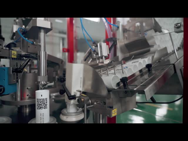Машина пластиковой трубки Dia 19mm сливк 60ppm заполняя герметизируя видео