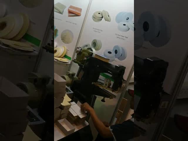 ギフト用の箱を作るための機械/手動角の貼る機械を作る半自動堅い箱