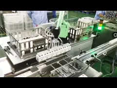 Загрузка 4 осей и робот разгружать подготовляют робототехническую руку промышленного робота video