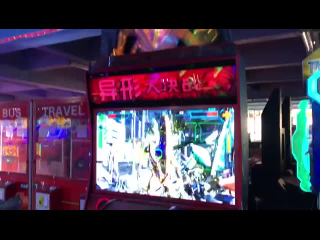 アーケード・ゲーム機械/外国人のデラックスなモデル射撃のビデオ ゲームを撃っている2人のプレーヤー