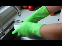 Стадо брызг м 60г выровняло перчатки чистки домочадца для ванной комнаты video