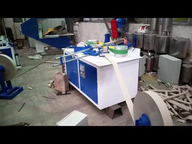 機械を作る自動螺線形のボール紙のペーパー管の中心
