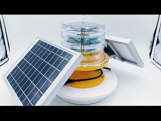 Красные светы средней башни интенсивности солнечной проблескивая видео