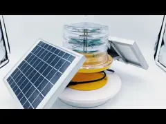 Красные светы средней башни интенсивности солнечной проблескивая video