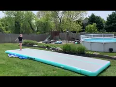 Спортзал падения тренируя раздувную циновку воздуха следа воздуха большую раздувную video