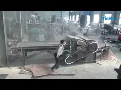 Сосновый лес ветвей дерева облицовки ненужный задавливая машину video