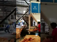Машина лепешки питания птицы любимца Semi автоматическая кладя в мешки video
