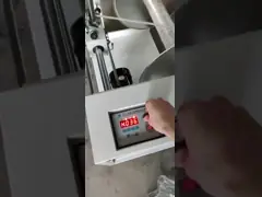 Borde inútil que rebobina la máquina que arrolla del eje neumático video