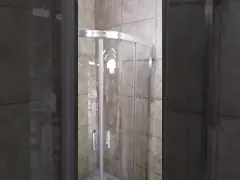 Современные приложения ливня раздвижной двери, обрамленные кабины ливня квадранта video