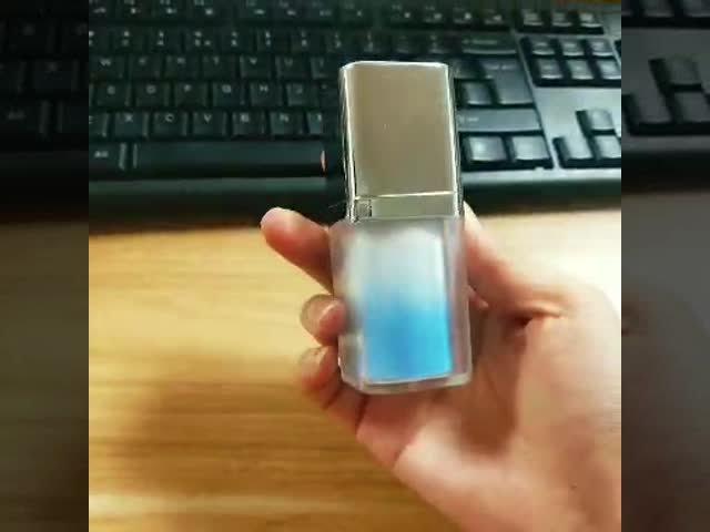Torção interna da loção dos azul-céu acima das garrafas de empacotamento cosméticas 15ml 30ml 50ml da bomba