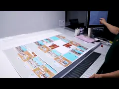 Повторно использованный покрашенный напечатал бумажные продуктовые сумки с переплетенными ручками video