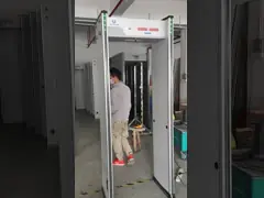 Ультракрасная прогулка датчика через измерять температуры человеческого тела металлоискателя video