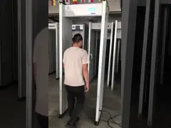 Пропуск Uniqscan через сдобренный металлоискатель с небольшим экраном LCD video