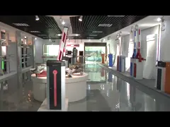 Автоматический строб барьера автостоянки с защитным заграждением резины и светофора СИД video