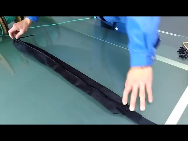 黒い色のジッパー ケーブルの袖によって編まれる覆いの高い摩耗抵抗
