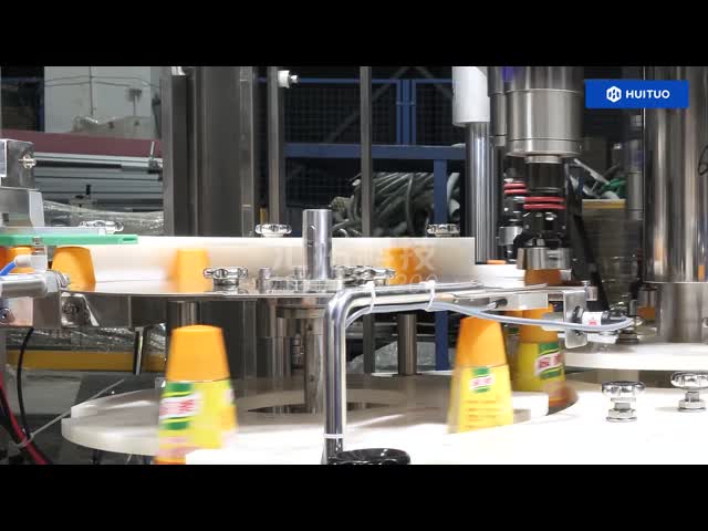 Um capsulador servo Machine da garrafa da comutação do clique