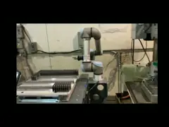 Автоматическая робототехническая загрузка оси UR5e руки 6 и разгружать робот выбора и места video