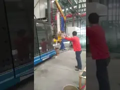 Lifter крана на козлах с вылетом 4 чашек высасывателя оборудование стеклянного нагружая video