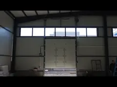 док промышленного склада пены полиуретана 40mm секционный нагружая свертывает вверх по дверям video