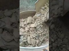 Минируя ленточные транспортеры перехода частей каменной дробилки известняка карьера резиновые video