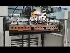 Коробка коробки автоматическая умирает фидер автомата для резки питаясь с обнажать video